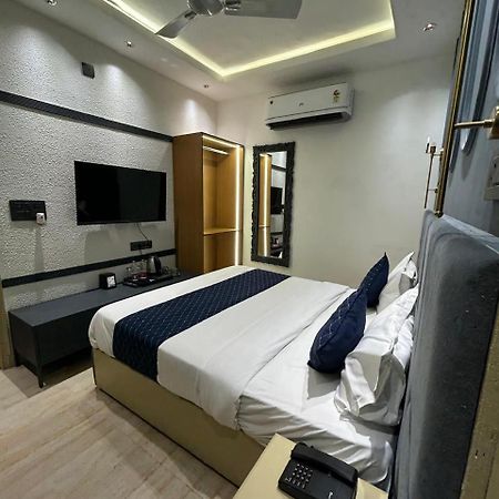 Divine Hotel Karnal Exterior photo