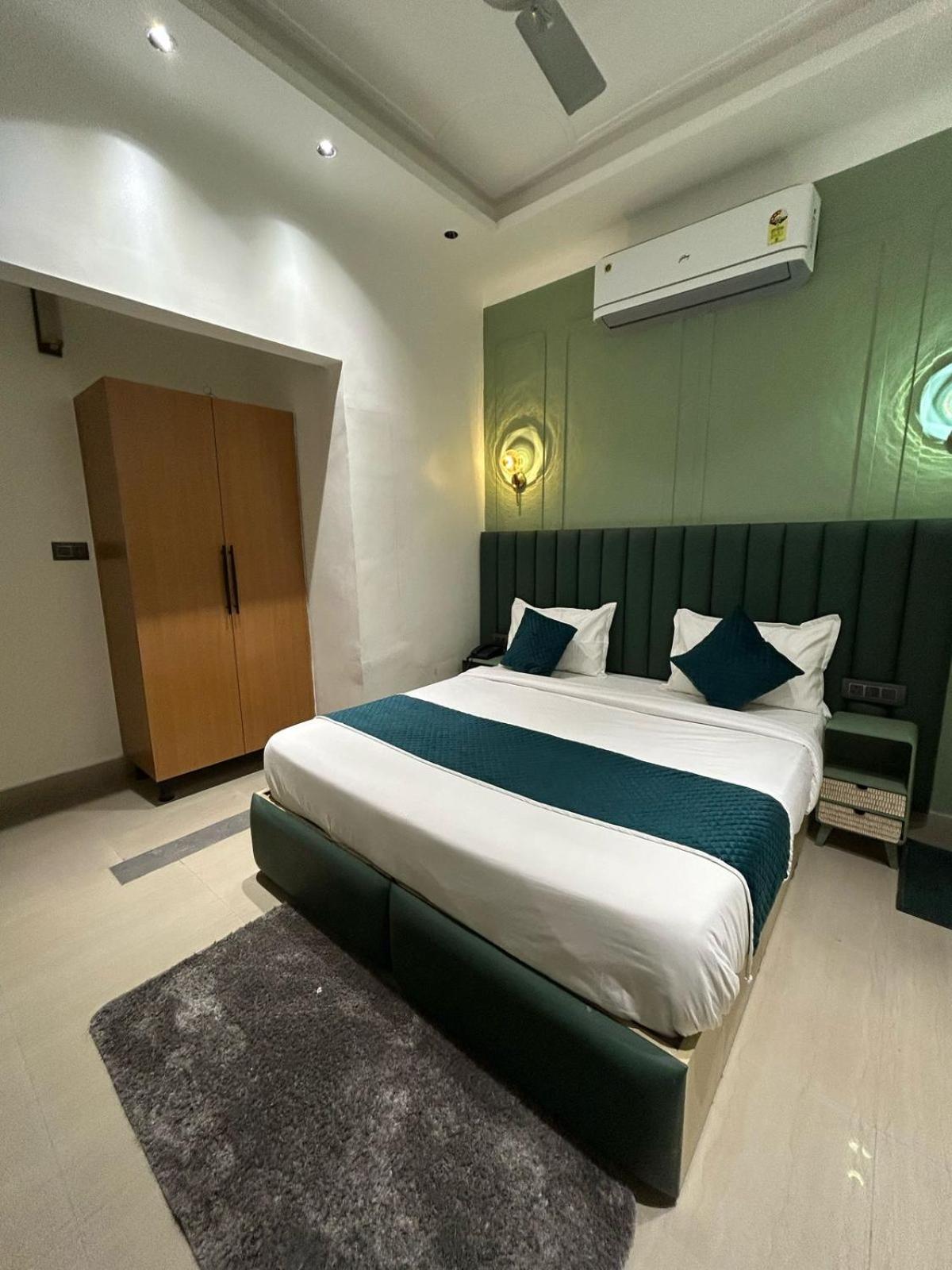 Divine Hotel Karnal Exterior photo
