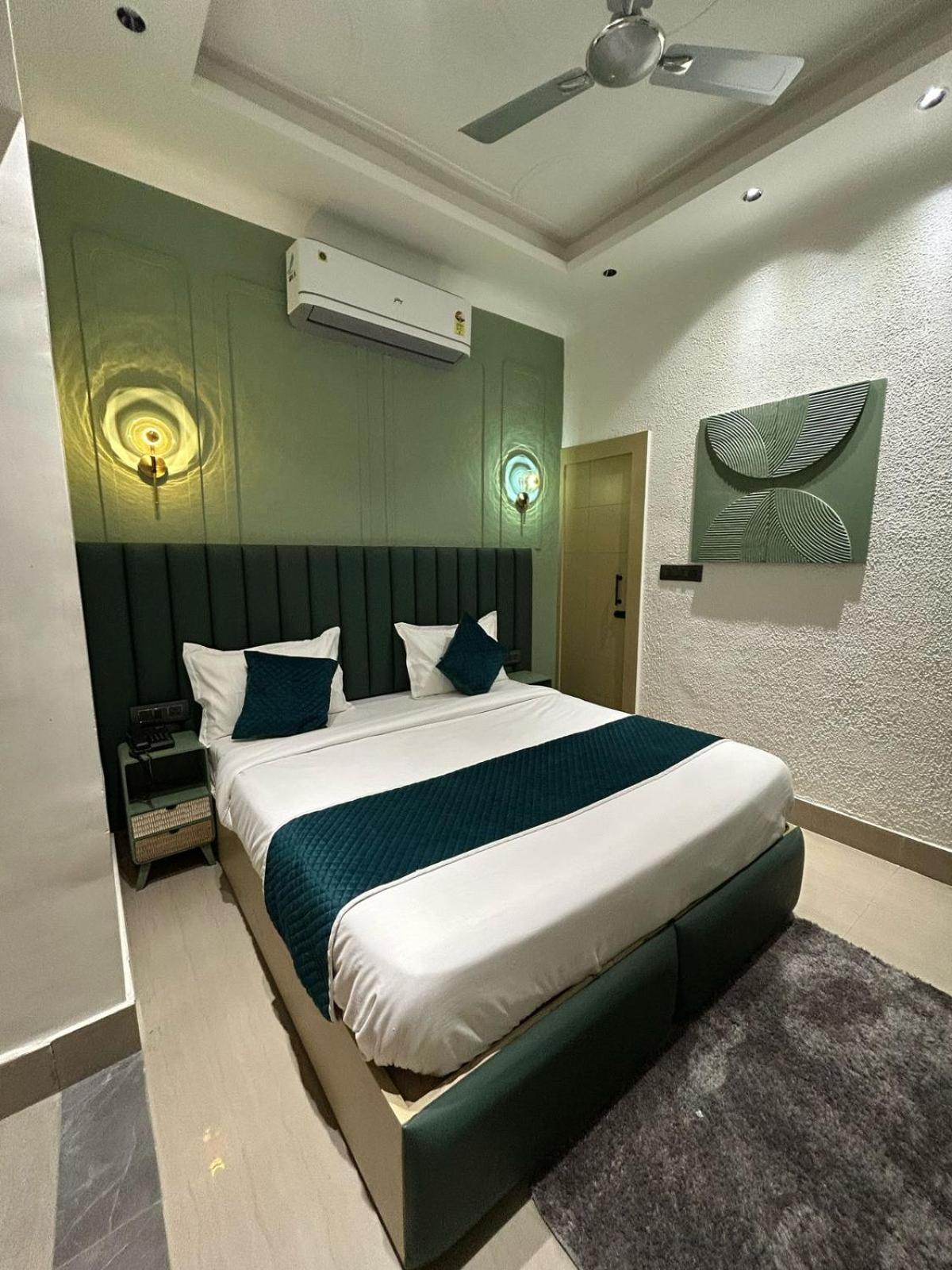 Divine Hotel Karnal Exterior photo