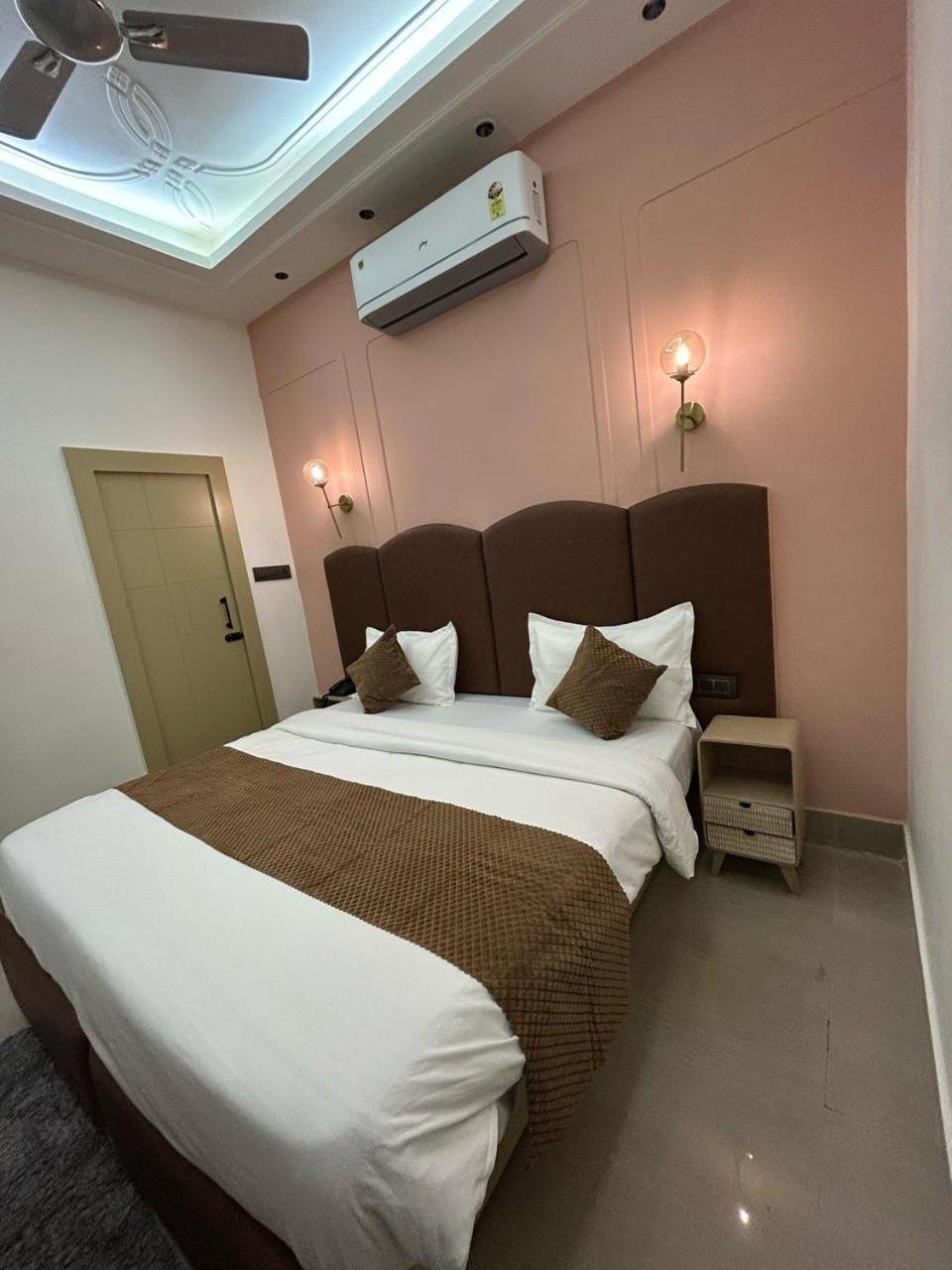 Divine Hotel Karnal Exterior photo