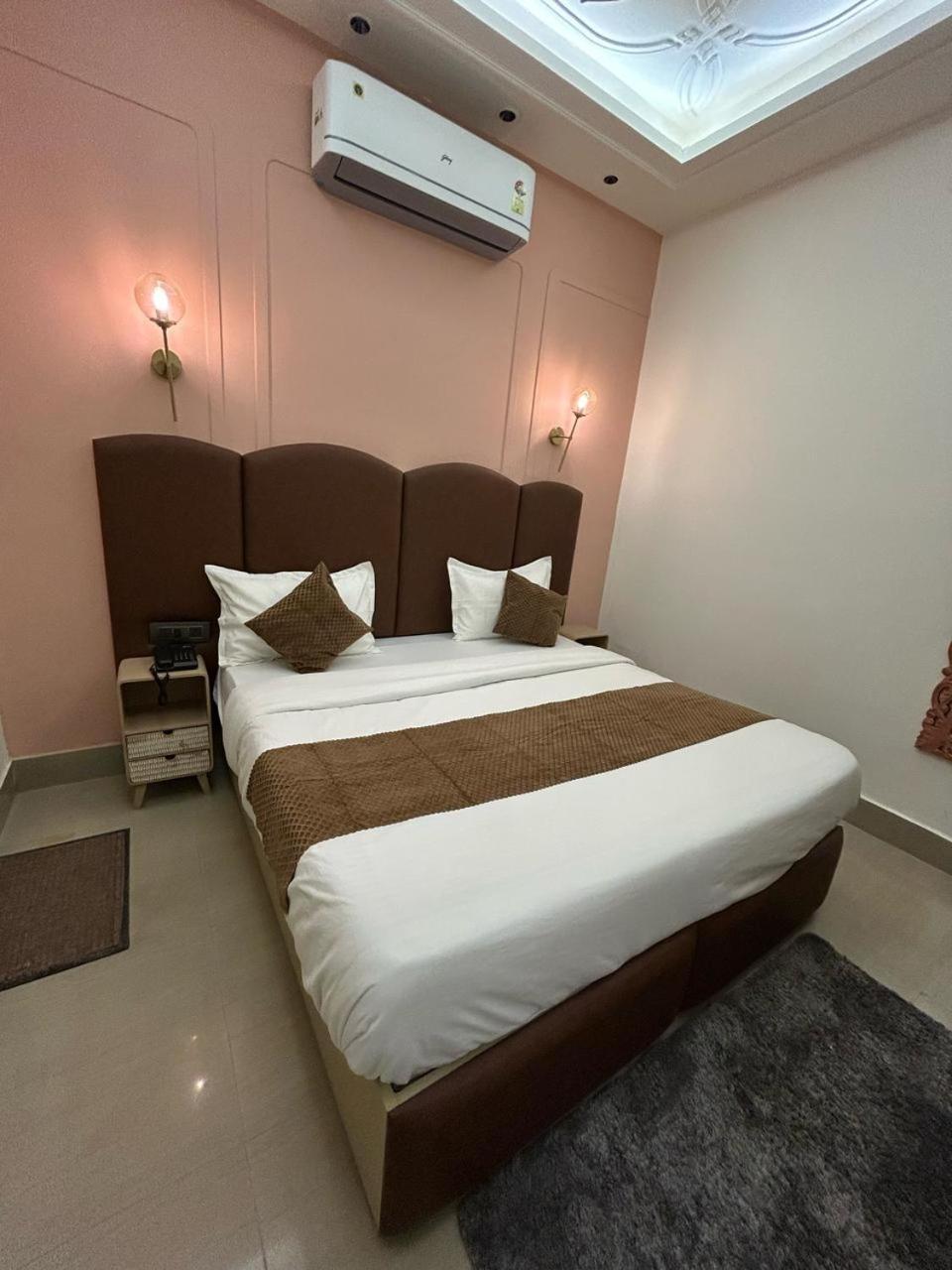 Divine Hotel Karnal Exterior photo