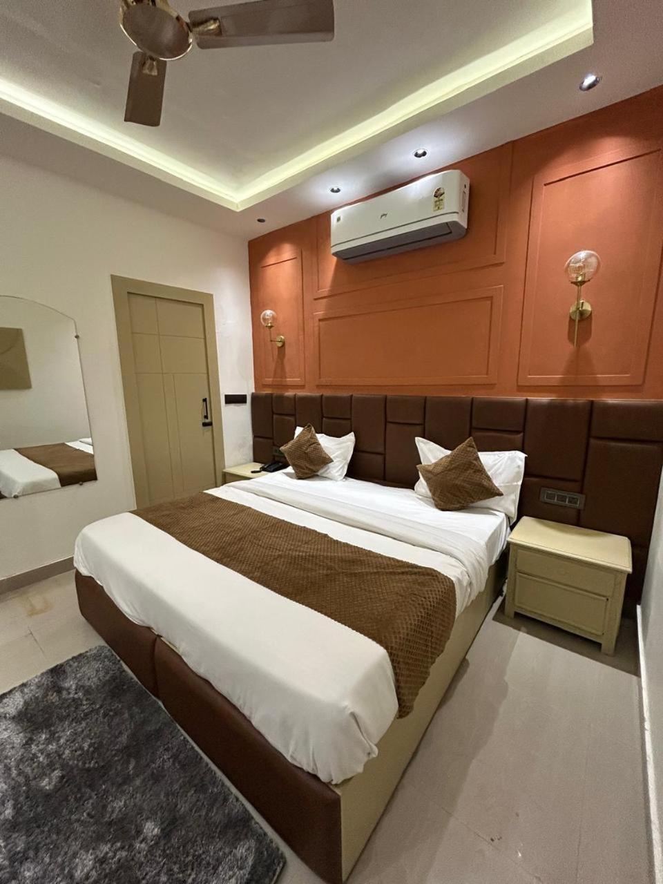 Divine Hotel Karnal Exterior photo