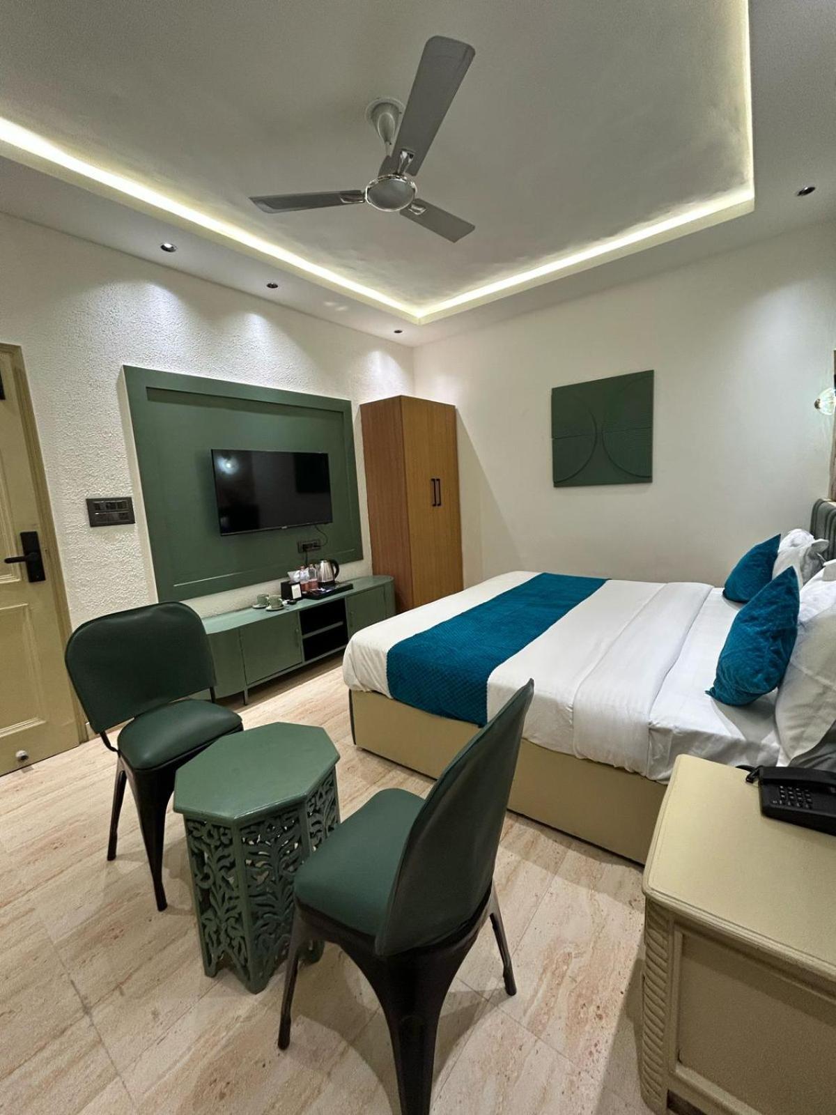 Divine Hotel Karnal Exterior photo
