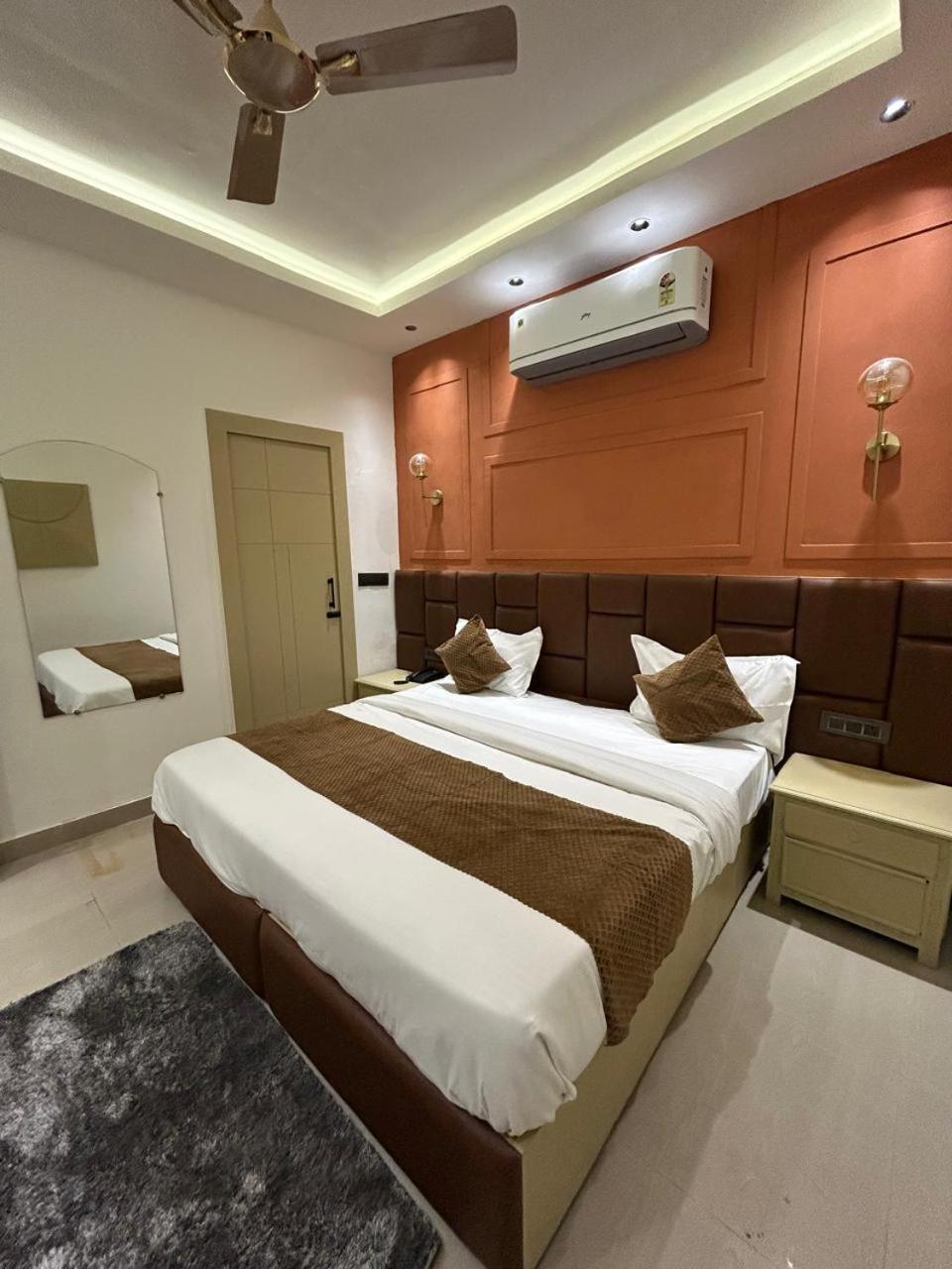 Divine Hotel Karnal Exterior photo